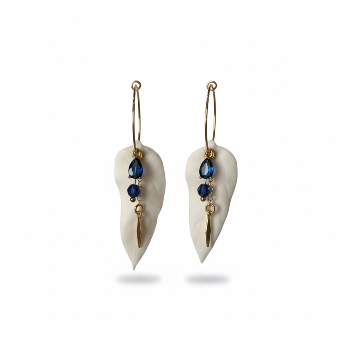 boucles d'oreilles feuille de jasmin et cristaux bleus