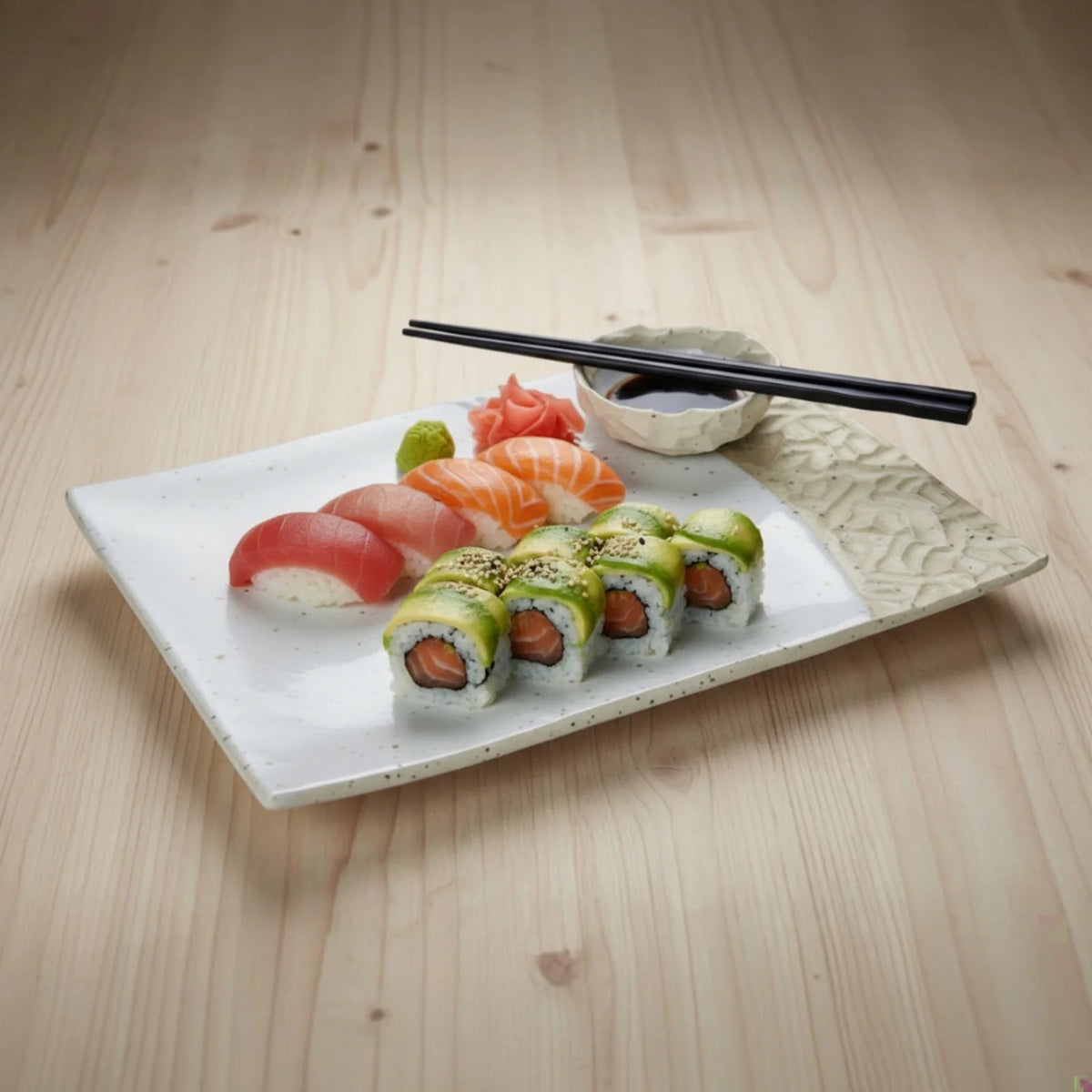assiette à sushi faite main en grès pyrité Elephantom