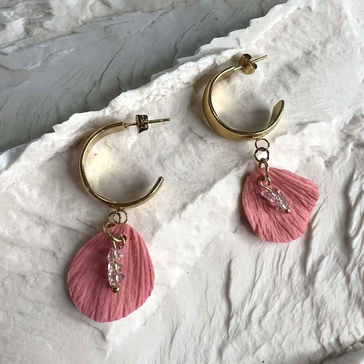 boucles d'oreilles pétales de fleur rose Elephantom