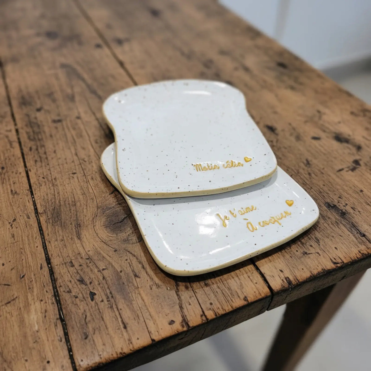 assiette en forme de tartine pour le petit déjeuner