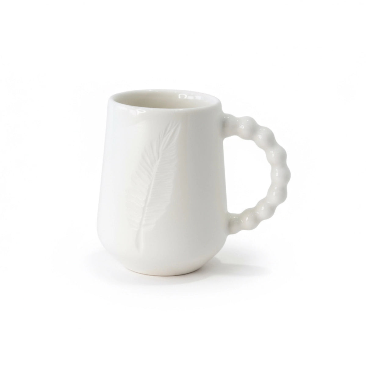 mug blanc gravé d'une plume