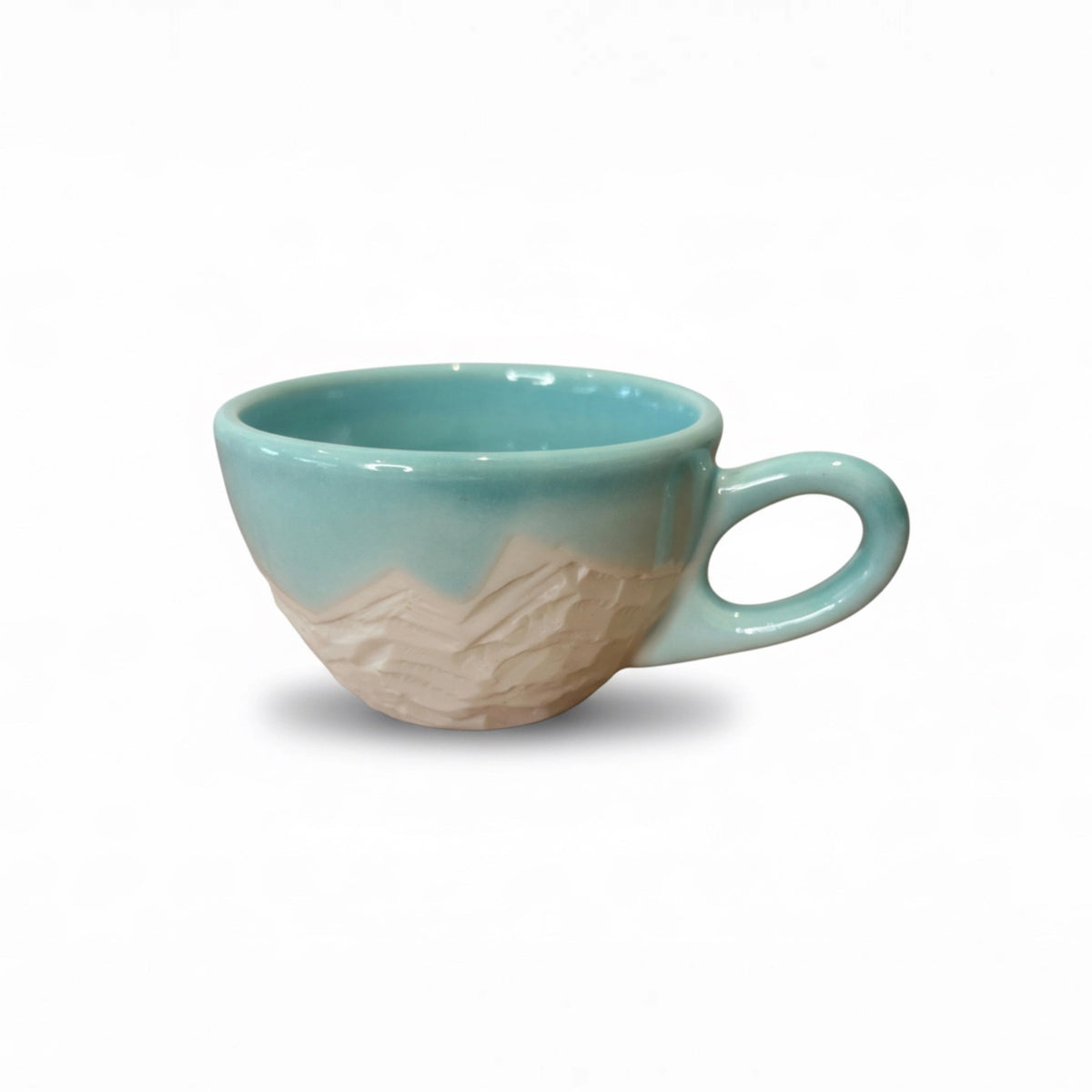 tasse à thé bleue turquoise avec motifs montagneux gravés