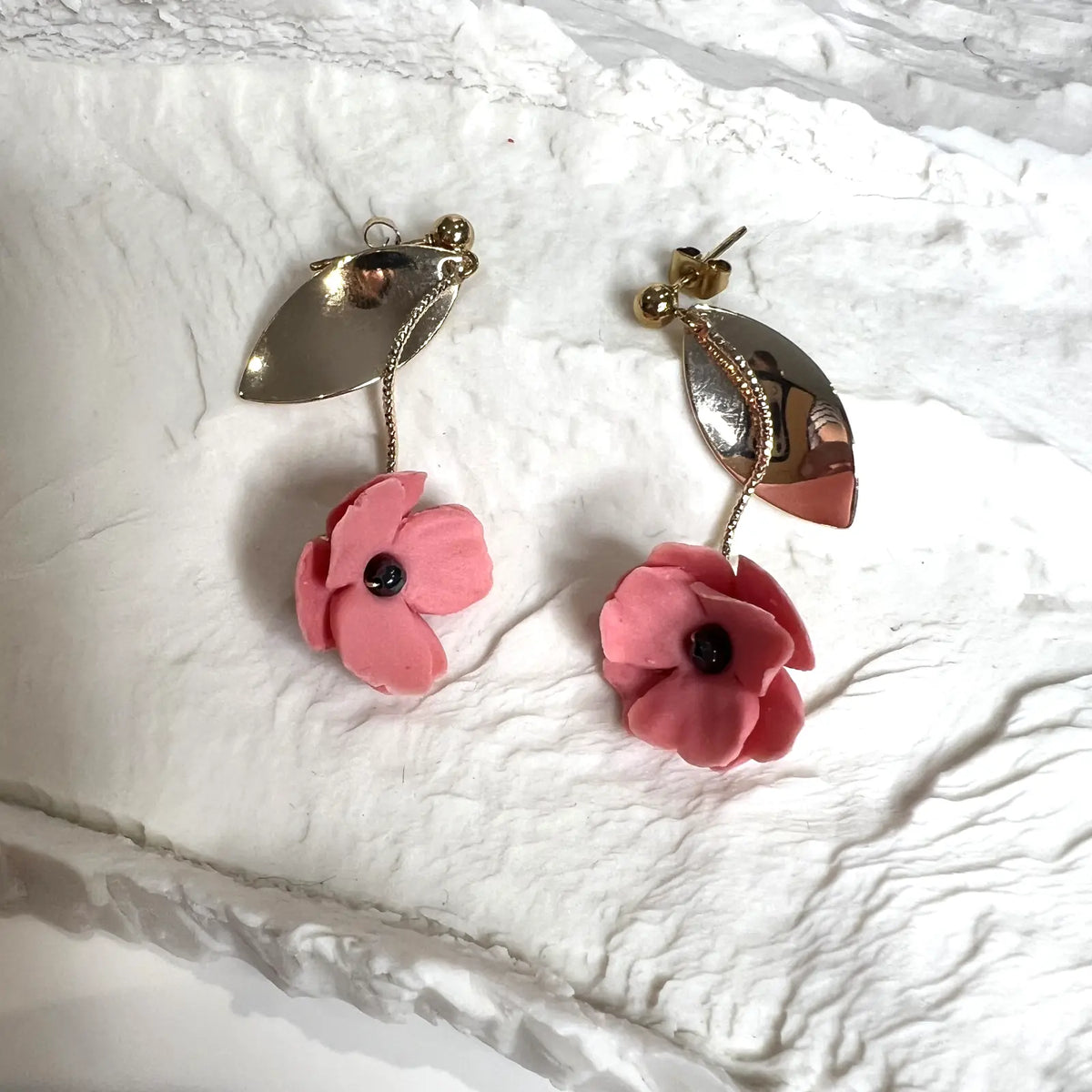 Boucles d'oreilles fleur en porcelaine, collection Jardin pas secret