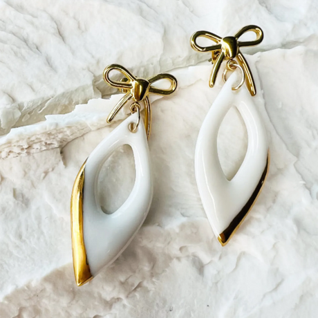 Boucles d'oreilles en porcelaine décorée à l'or, collection Chic ça brille