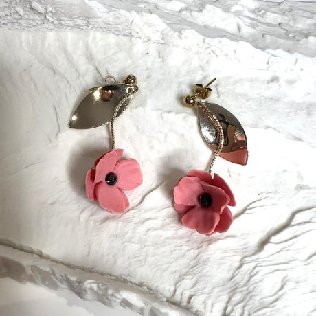 boucles d'oreilles roses en forme de fleur 