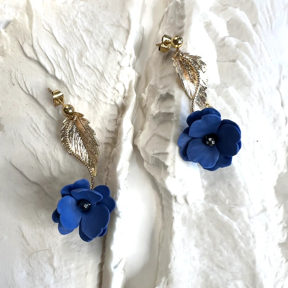 boucles d'oreilles bleues en forme de fleur 