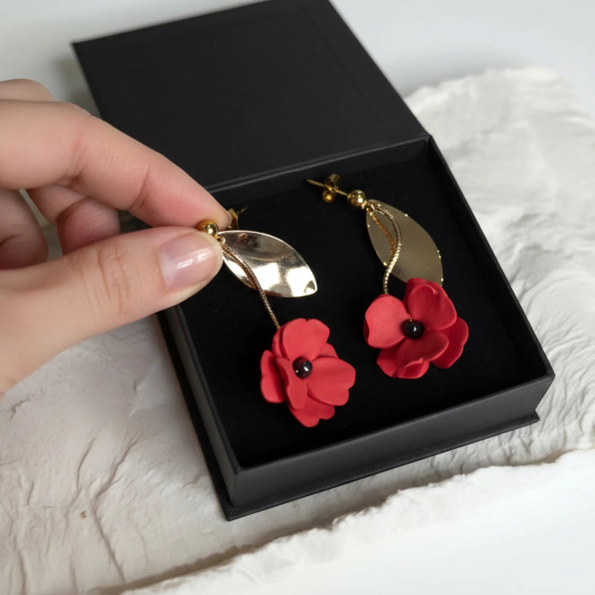 boucles d'oreilles fleurs rouges Elephantom