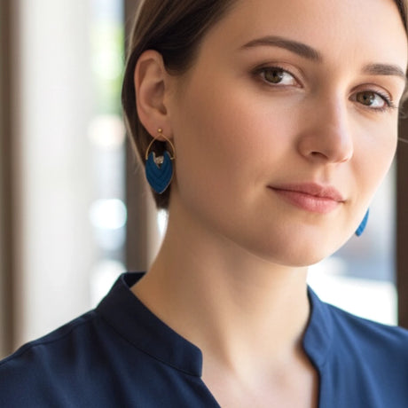 boucles d'oreilles d'artisan de couleur bleue
