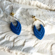 boucles d'oreilles d'artisan de couleur bleue