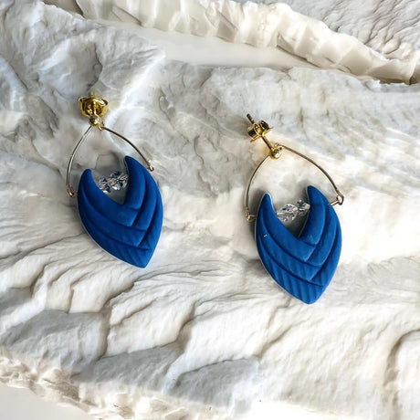 boucles d'oreilles d'artisan de couleur bleue