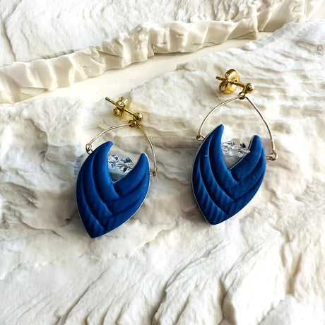boucles d'oreilles d'artisan de couleur bleue