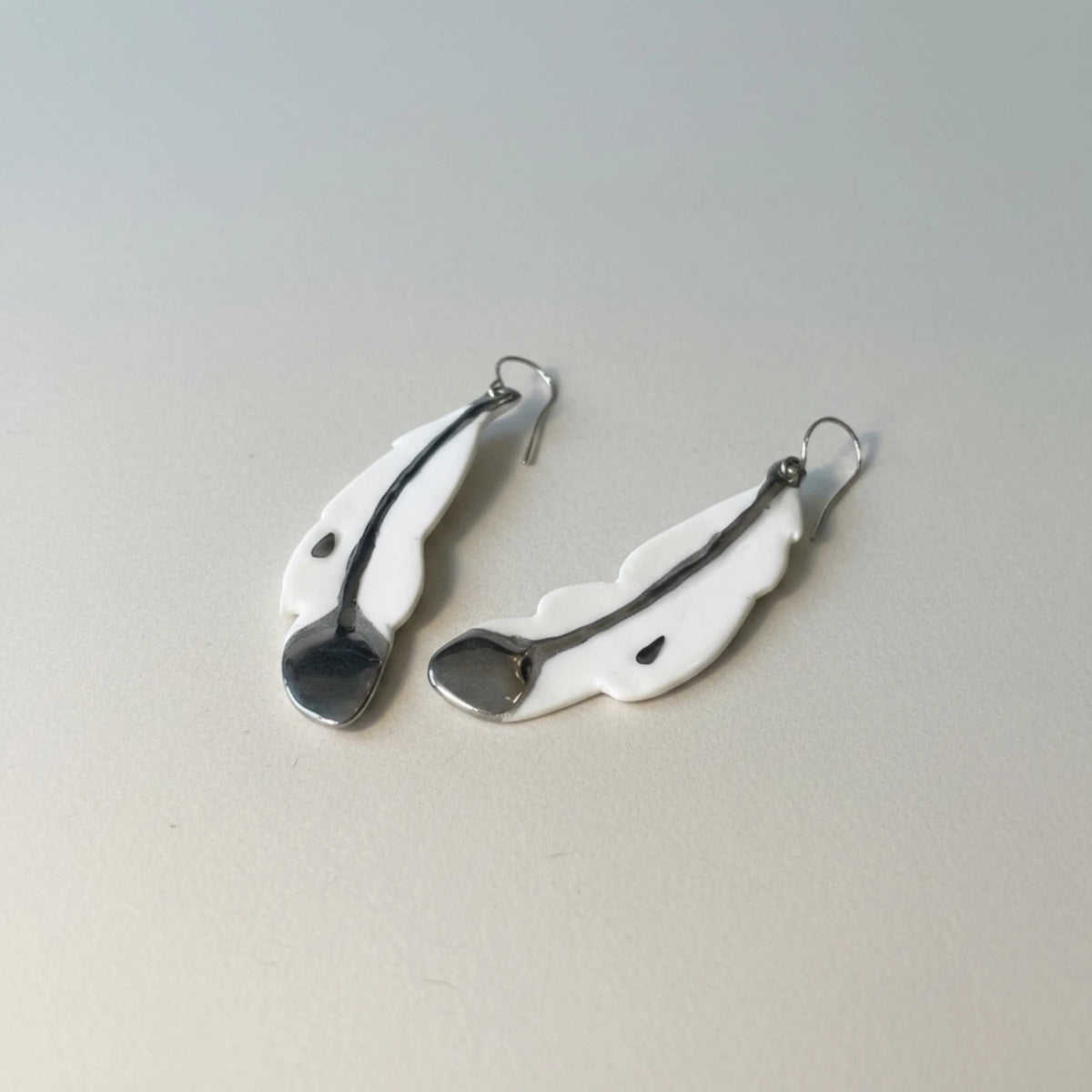  boucles d'oreilles plume décorée de platine 