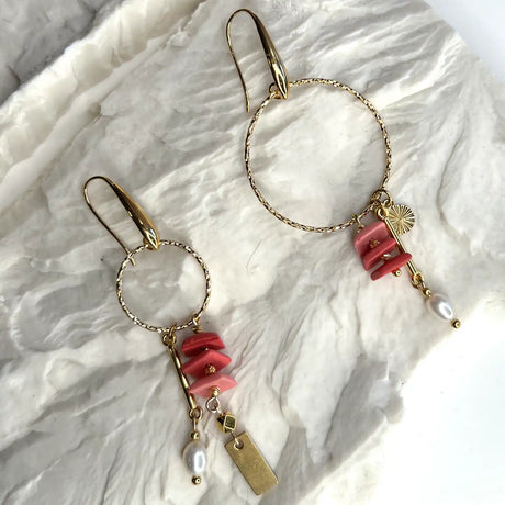 boucles d'oreilles pendantes roses