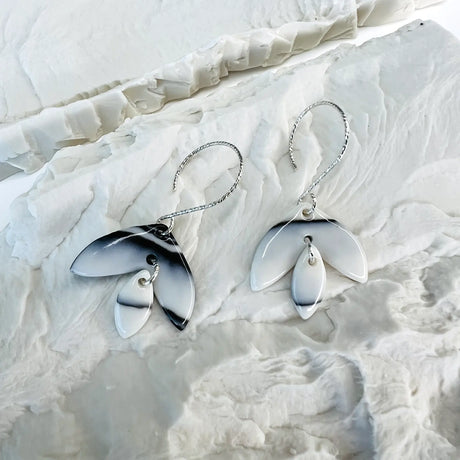 boucles d'oreilles marbrées en noir et blanc