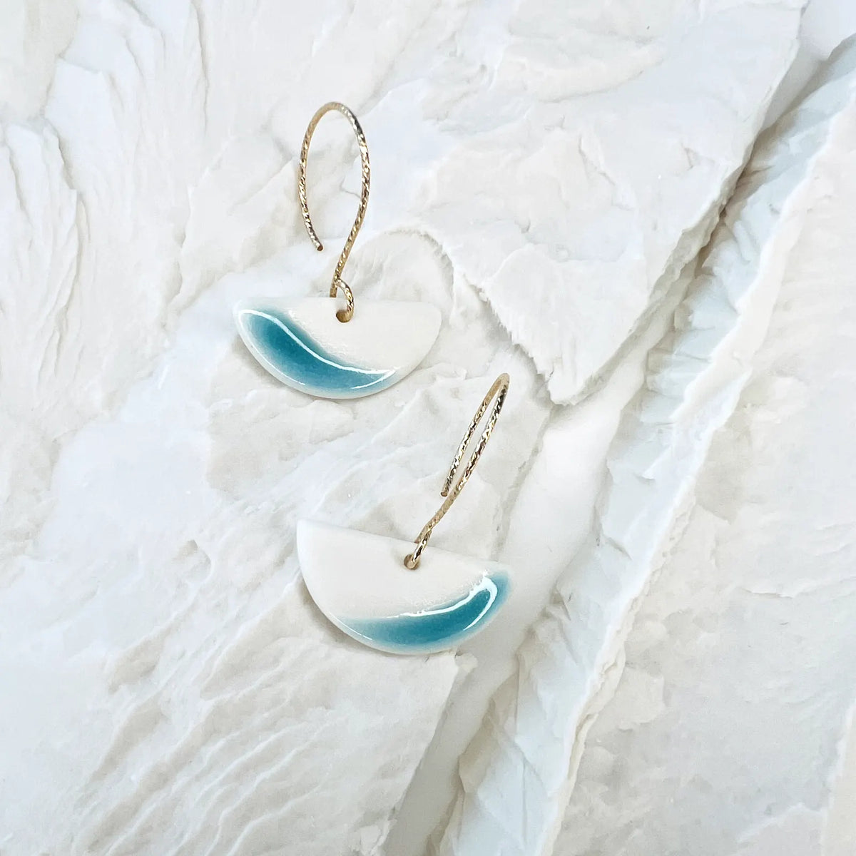 crochets d'oreilles design graphique turquoise