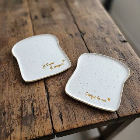 assiette en forme de tartine pour le petit déjeuner