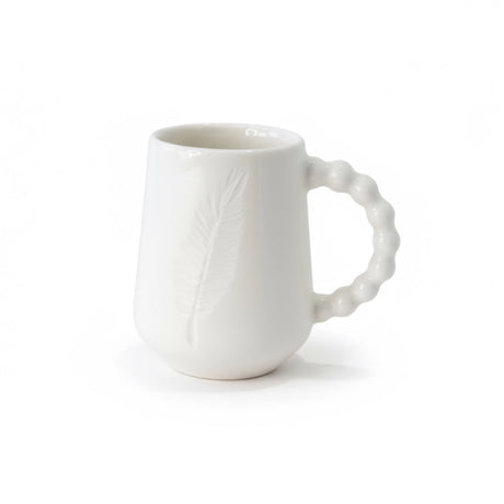 mug blanc gravé d'une plume