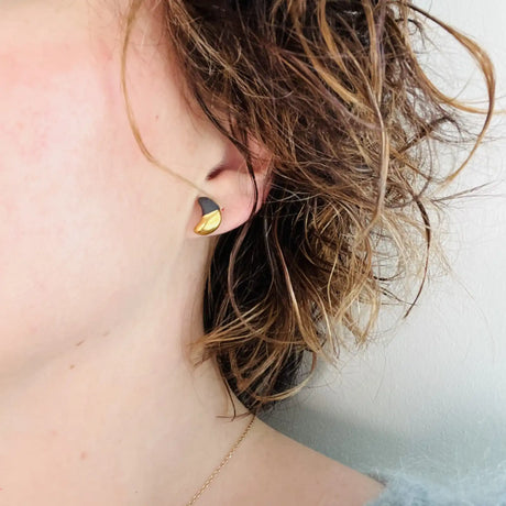 puces d'oreilles lunes noires et dorées