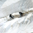 puces d'oreilles lunes noires et argentées