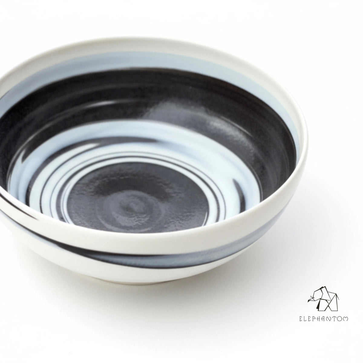 saladier noir et blanc en porcelaines mêlées