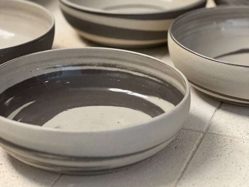 bols en grès de couleur gris et beige