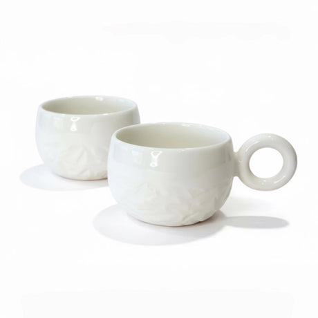 tasses blanches en porcelaine de la collection Pyrénées 