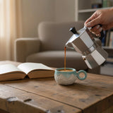 tasse bleu turquoise avec motifs montagneux gravés
